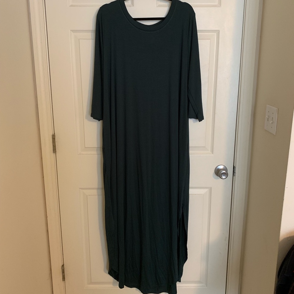 Green 3/4 sleeve dress.Soft stretchy material 3X.